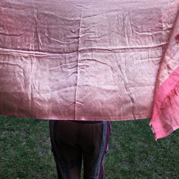 Coral Shimmery scarf - Picture 4 of 5